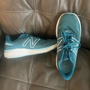 New Balance Women's Sneakers in Teal and White